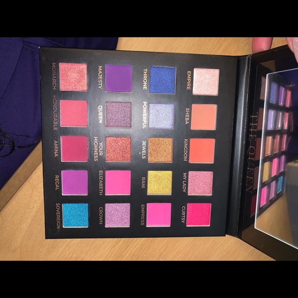 THE QUEEN EYE SHADOW PALETTE - Picture 4 of 10